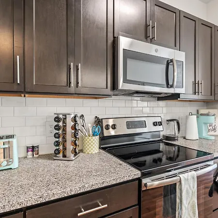New! Luxury Apt With Pool, Roof Deck, Fitness Center, King Bed Philadelphia Exterior photo
