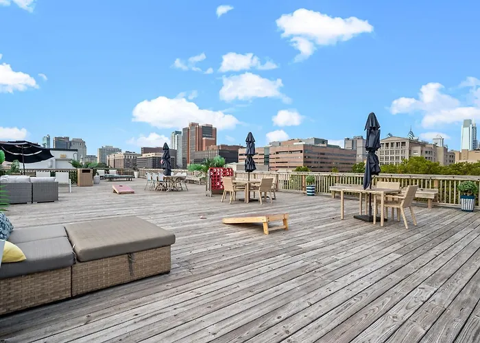 New! Luxury Apt With Pool, Roof Deck, Fitness Center, King Bed