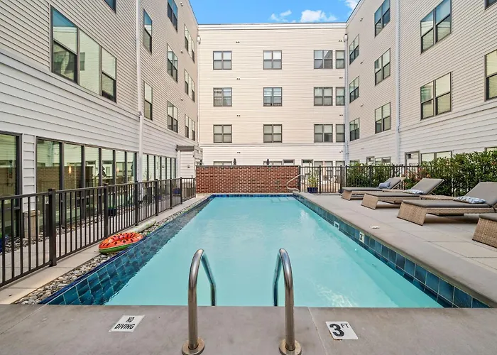 New! Luxury Apt With Pool, Roof Deck, Fitness Center, King Bed
