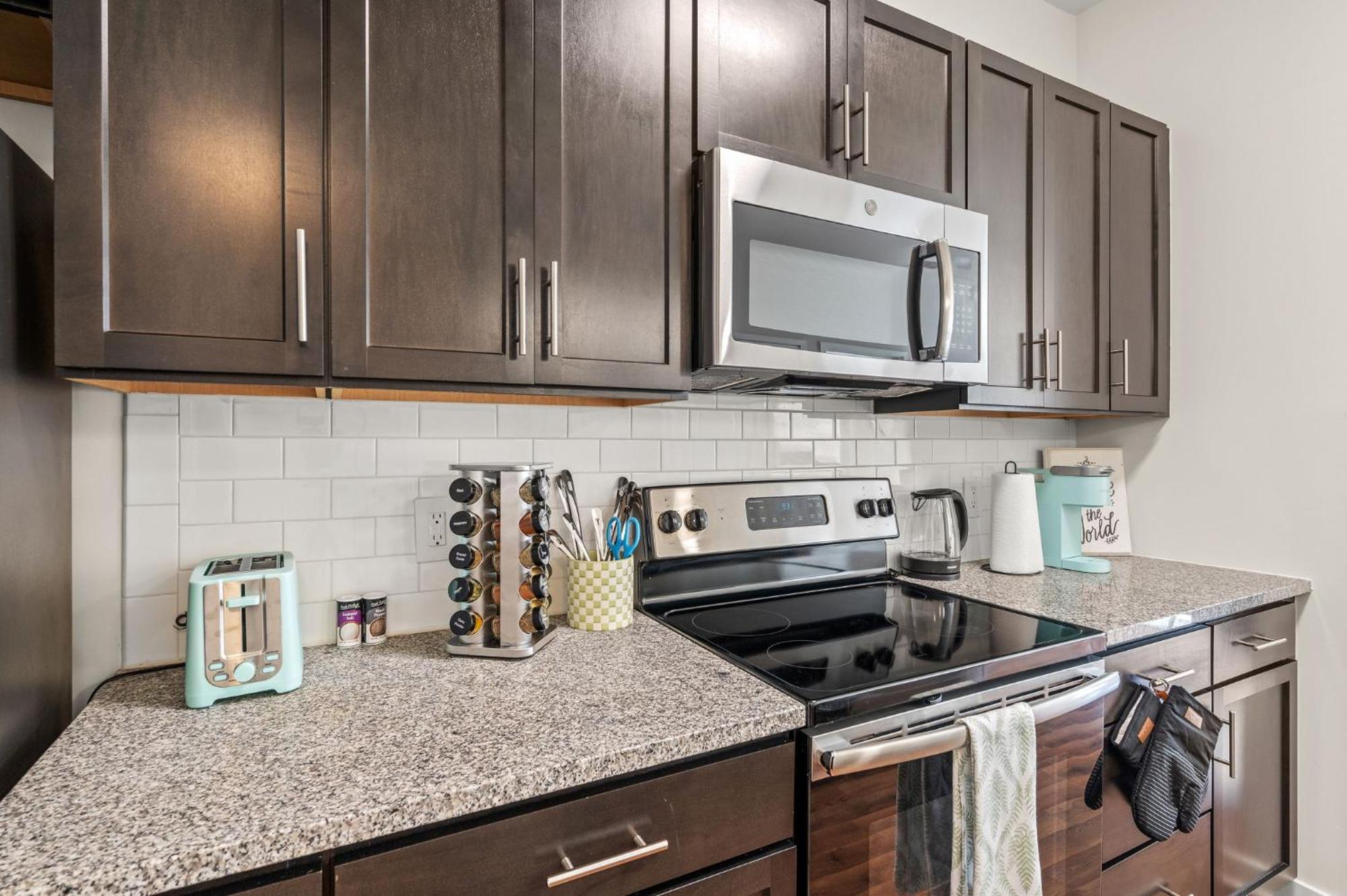 Apartment New! Luxury With Pool, Roof Deck, Fitness Center, King Bed *