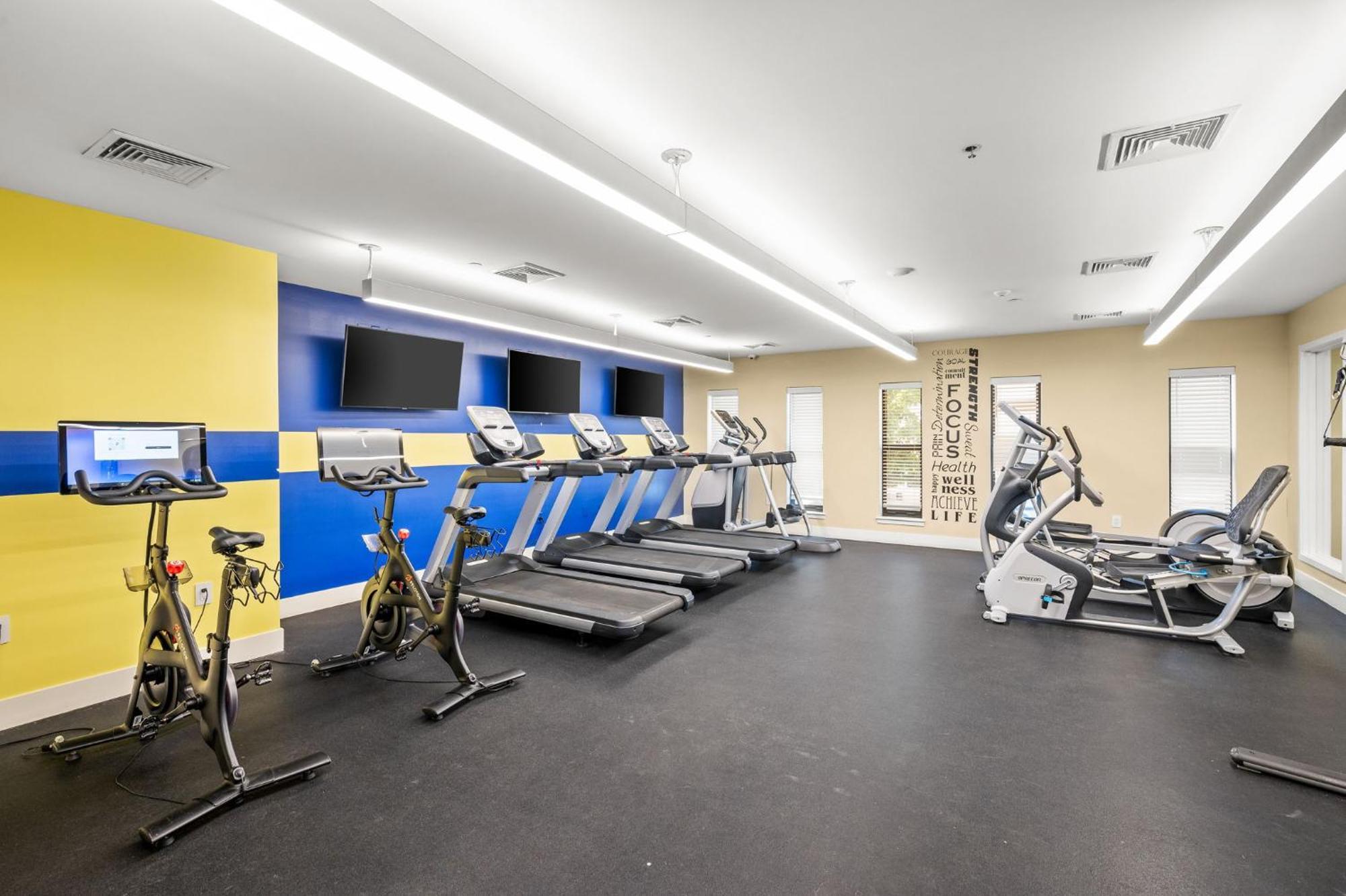 New! Luxury With Pool, Roof Deck, Fitness Center, King Bed * Philadelphia