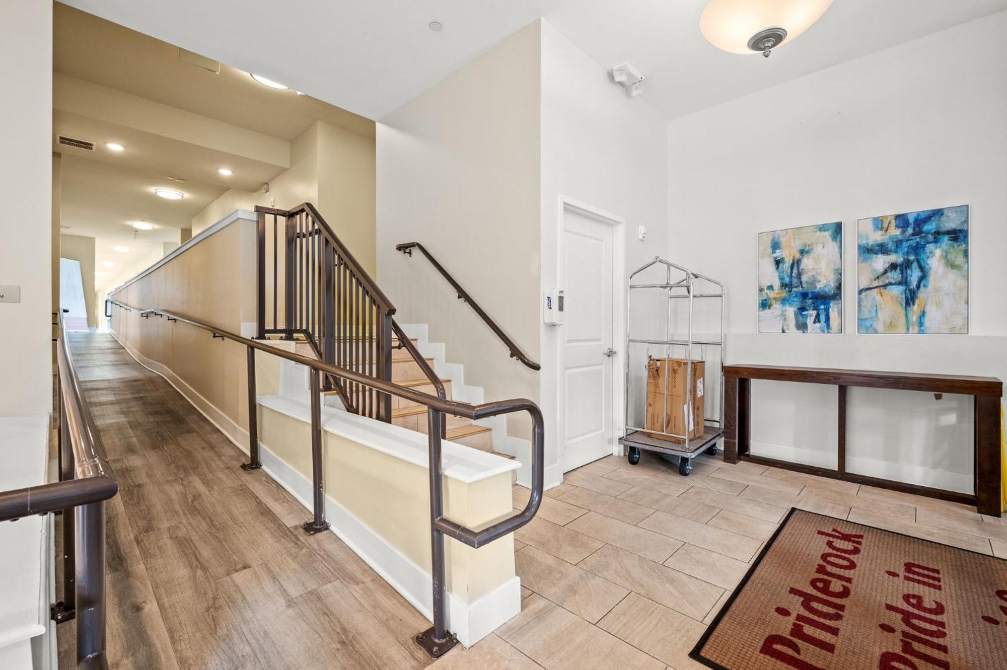 Apartment New! Luxury With Pool, Roof Deck, Fitness Center, King Bed Philadelphia