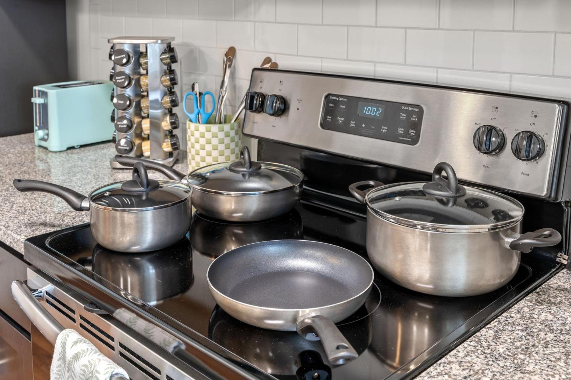 New! Luxury With Pool, Roof Deck, Fitness Center, King Bed