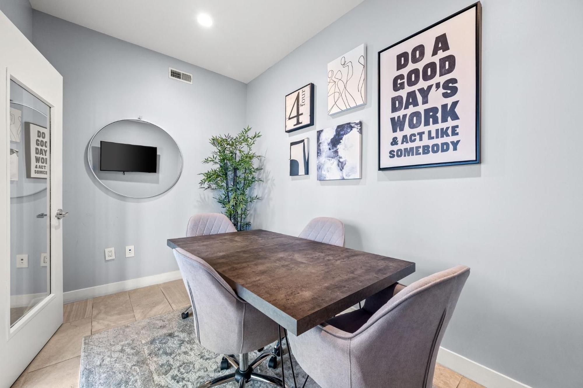 Apartment New! Luxury With Pool, Roof Deck, Fitness Center, King Bed